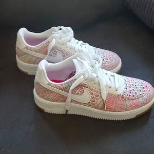 Size 6 Nike air force 1s new never worn